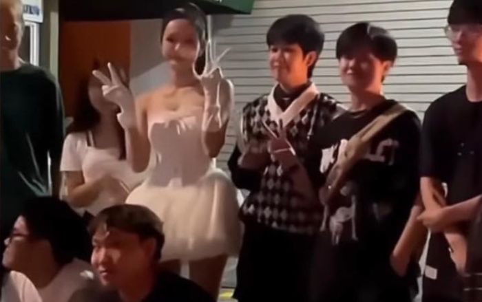 Bị 'chửi nát nước', Hiền Hồ vẫn thản nhiên khoe được fan 'quay xe' đầy thắm thiết