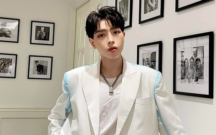 Bị dân mạng bóc lỗi sai, Đức Phúc lên tiếng xin lỗi lại còn khoe ảnh... chép phạt