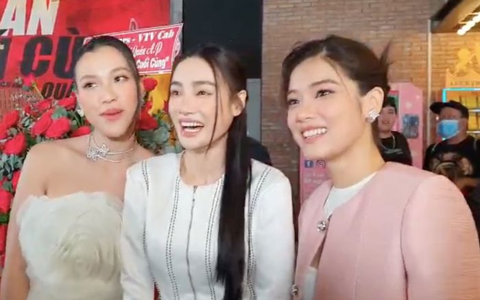 Đứng cạnh 'đàn chị' đã kết hôn, visual của Hoàng Yến Chibi vẫn 'tỏa nắng' rực rỡ