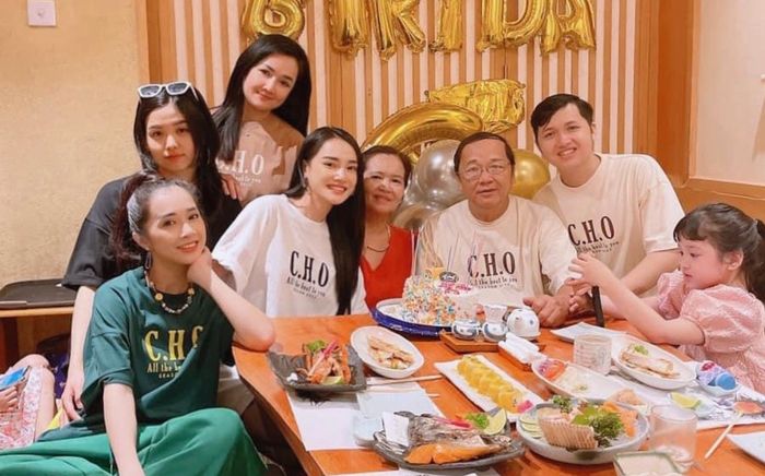 Nhã Phương tiết lộ lý do Trường Giang vắng mặt trong sinh nhật bố vợ