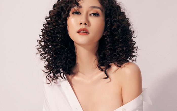 Gu thời trang đời thường nóng bỏng của 'MC VTV bị gạ 10 tỷ'