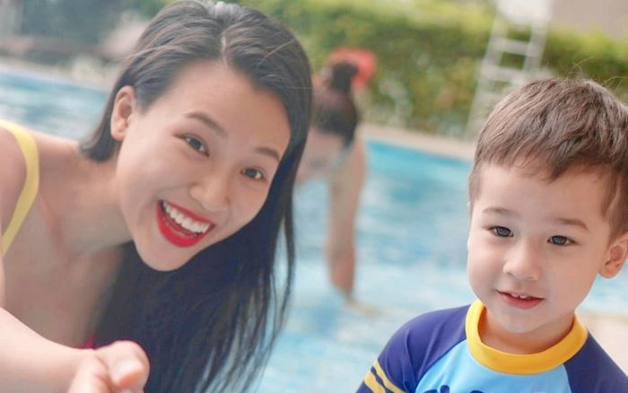 MC Hoàng Oanh 'tan chảy' vì hành động ngọt ngào của quý tử đầu lòng