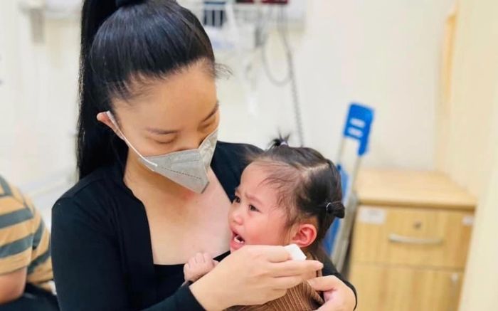 3 nhóc tỳ đều ốm cùng lúc, Lê Dương Bảo Lâm 'ruột gan như lửa đốt'