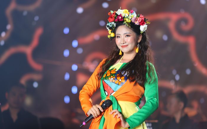 Phía sau bức ảnh cô gái xinh đẹp 'hóa điên dại' gây sốt mạng xã hội khiến netizen trầm trồ