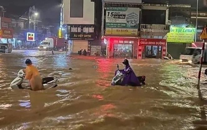 Bão Noru giật cấp 15 hướng vào miền Trung