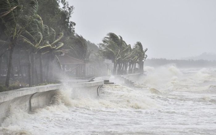 Siêu bão Noru (bão số 4) đổ bộ gây mưa lớn, nhiều địa phương miền Trung chỉ đạo ứng phó khẩn cấp