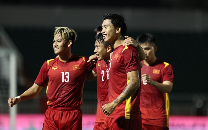 Tuyển Việt Nam vô địch trong ngày Đoàn Văn Hậu tái xuất