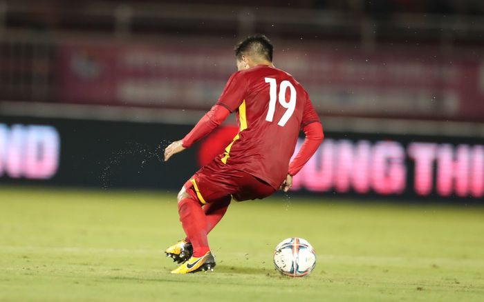 Quang Hải gây thất vọng với thống kê đáng quên dù ông Park ưu ái