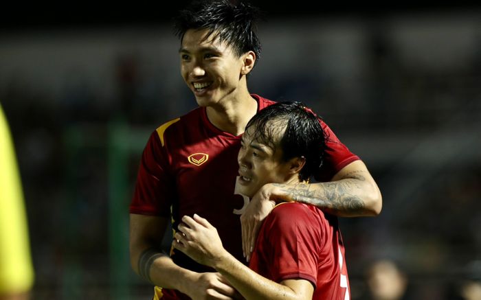 Đoàn Văn Hậu vui mừng khi Văn Toàn ghi bàn sau 5 năm