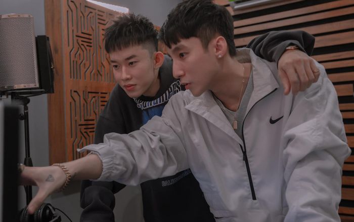 Sau khi Kay Trần rời công ty, Sơn Tùng nhắn nhủ: 'Mãi như ngày hôm qua'!