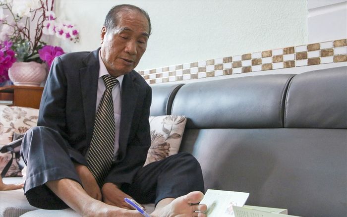 Thầy giáo đầu tiên viết chữ bằng chân Nguyễn Ngọc Ký qua đời