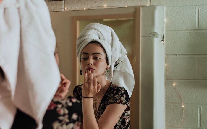 Mùa mưa tới rồi, đổi cách chăm sóc da vào mùa mưa thôi các cô gái