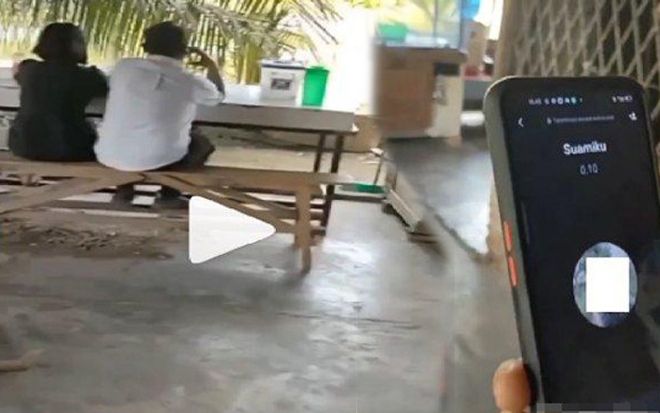 Đang 'tâm sự mỏng' với nhân tình thì vợ gọi điện, gã chồng 'khiếp vía' khi nhìn về phía sau