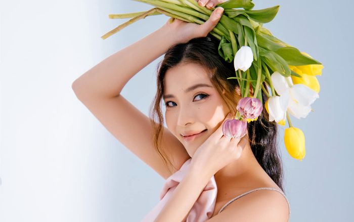 Bị chê 'kinh nghiệm non' khi đứng trên sân khấu kịch, Thúy Diễm đáp trả đầy khéo léo