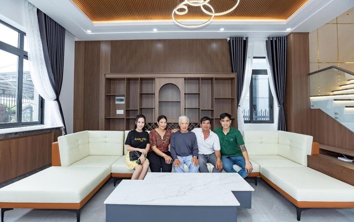 Chất như Founder Phạm Thị Ngọc Ánh, xây hẳn luôn villa tiền tỉ tặng bố mẹ chồng vì một lời hứa