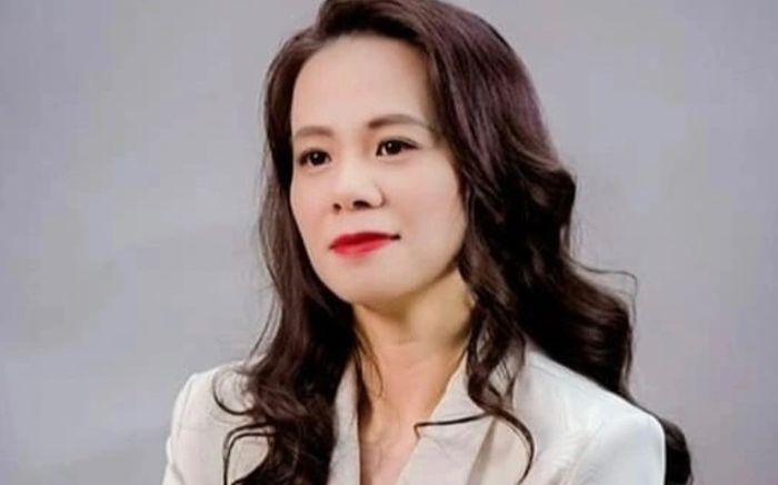 Giữa ồn ào chuyện tình cảm, con gái nói 1 câu khiến vợ shark Bình nghẹn lòng
