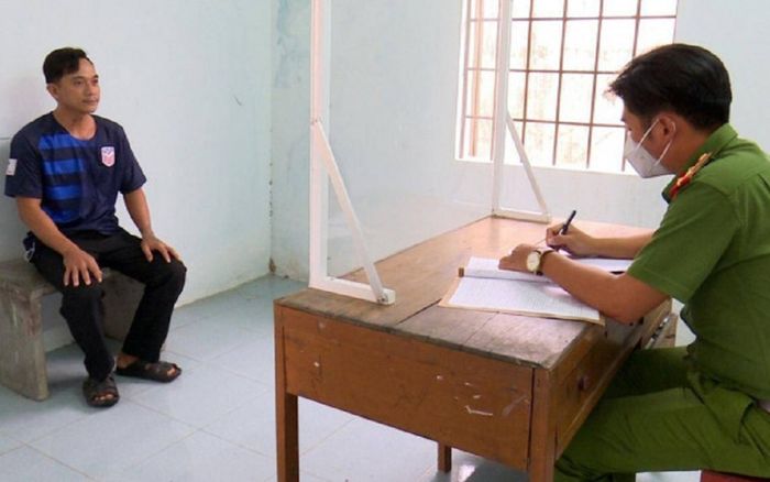 Cay cú bị người yêu phản bội, gã đàn ông đánh 'tình địch' bất tỉnh