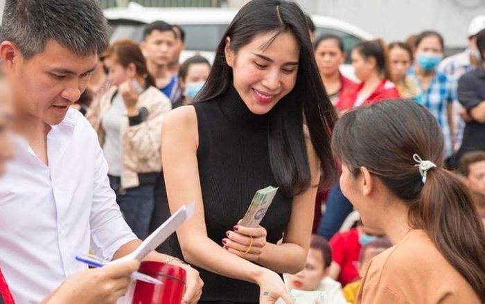 Ca sĩ Thuỷ Tiên chia sẻ 'thành quả' đã xây dựng từ mùa bão những năm trước cho bà con miền Trung