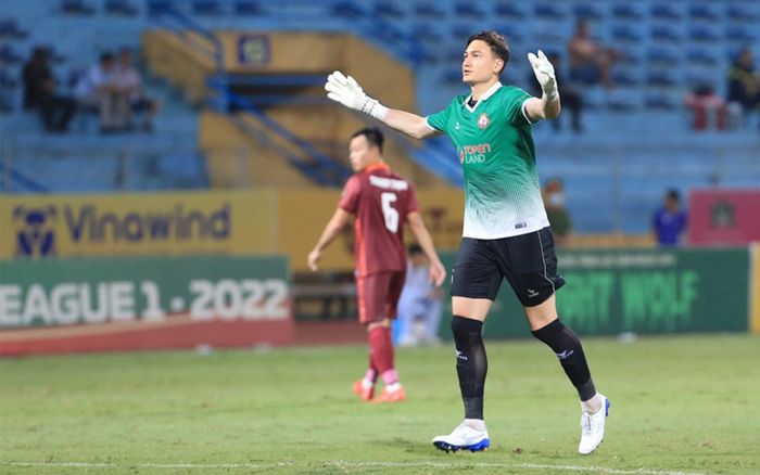 Thủ môn Đặng Văn Lâm nhận 2 bàn thua, 'đại gia' Bình Định FC cạn dần cơ hội vô địch