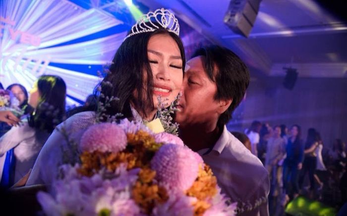 Bức ảnh tân Hoa hậu Đoàn Thiên Ân 'không được đẹp như bao người' lại khiến netizen rơi nước mắt