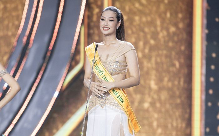 Thiên Ân gây tranh cãi vì xin nghỉ ngang công việc bán mắt kính để làm Hoa hậu