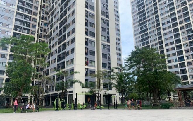 Mẹ và con trai 3 tháng tuổi rơi từ tầng 12 chung cư cao cấp xuống đất tử vong