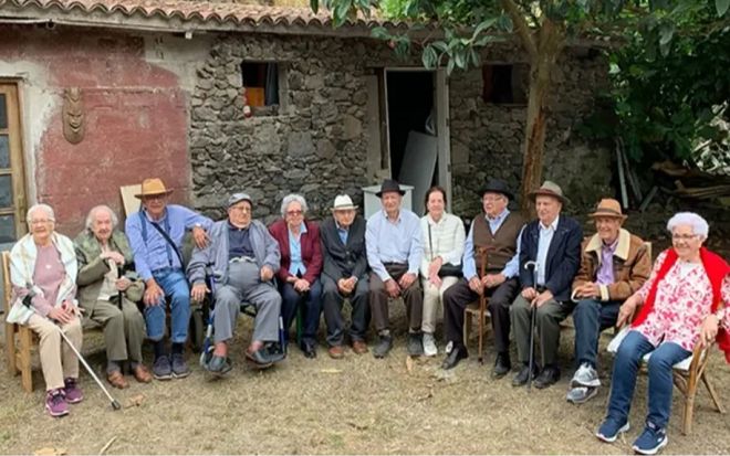 Một gia đình ở đảo Gran Canaria lập kỷ lục có 12 anh chị em già nhất thế giới