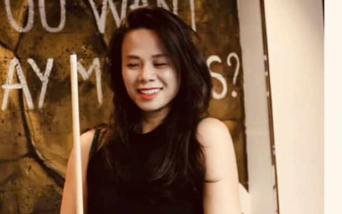 Khoe ảnh đi chơi bida, netizen bất ngờ khen ngợi vợ Shark Bình 'không sai chính tả'