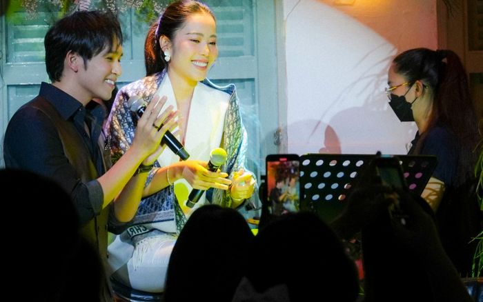 Nam Em - Bạch Công Khanh trên sân khấu: Hết nắm tay đến kề má đầy tình cảm khiến dân mạng tan chảy