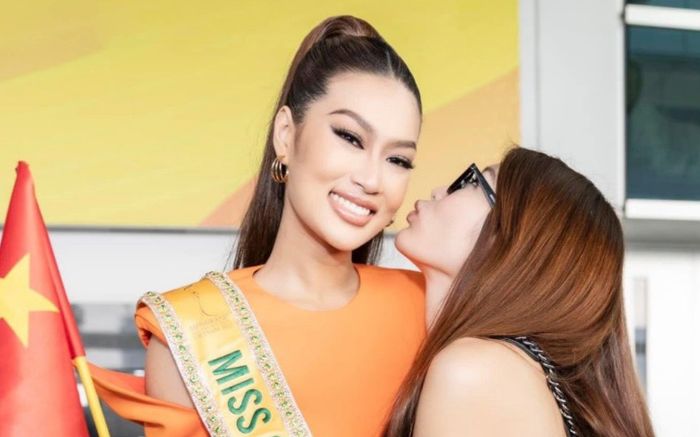 Hành động tinh tế của Á hậu 1 Quỳnh Châu khi livestream cùng tân Miss Grand Vietnam 2022