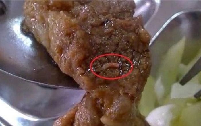 Bị tố có dòi trong bữa ăn bán trú, nhà trường lên tiếng nói gì?