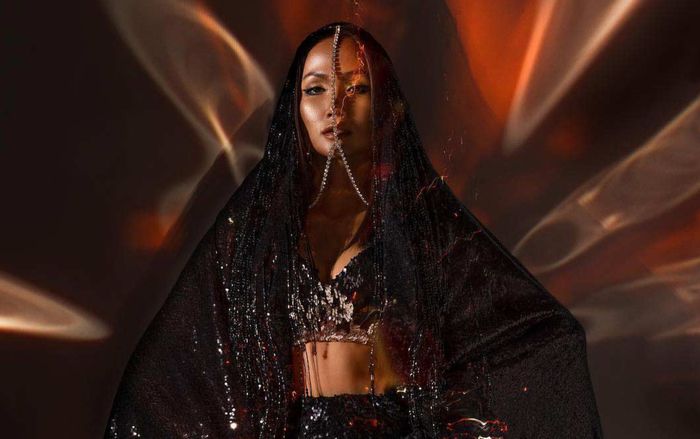 Không còn vẻ yêu kiều, H'Hen Niê lột xác thành 'nữ hoàng Ai Cập'