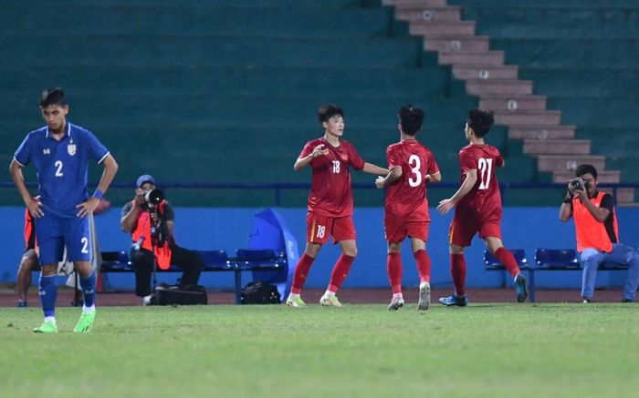 Việt Nam vùi dập Thái Lan 3-0 để vào VCK U17 châu Á