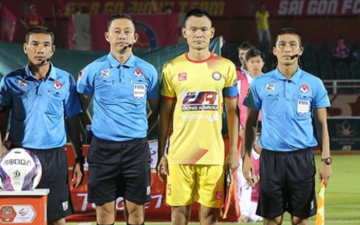 Vừa trở lại sau án phạt trận Hà Nội thắng HAGL, trọng tài Ngô Duy Lân tiếp tục bị treo còi vì sai sót