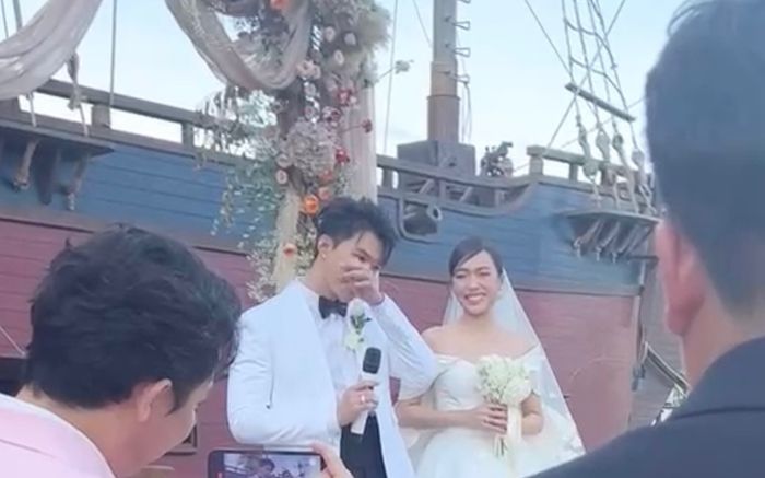Giây phút xúc động trong đám cưới Diệu Nhi - Anh Tú: Chú rể khóc nức nở, cô dâu vỡ oà trong hạnh phúc
