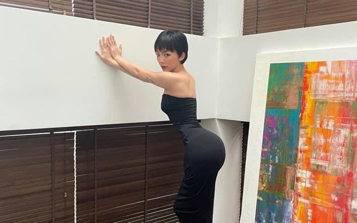 Sau màn than trời vì tăng cân mất kiểm soát, Tóc Tiên đăng ảnh với vòng eo siêu mỏng nhưng 'nó lạ lắm'
