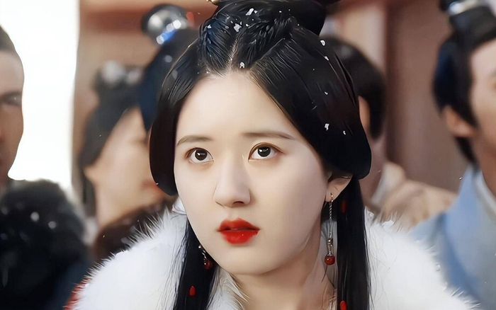 Triệu Lộ Tư đáp trả cực căng khi bị chê một màu, khẳng định không buồn vì cái mác 'tiểu Triệu Lệ Dĩnh'