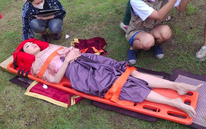 Một Á hậu kiêm diễn viên nổi tiếng té đập đầu khi đang quay phim, phải nhập viện cấp cứu