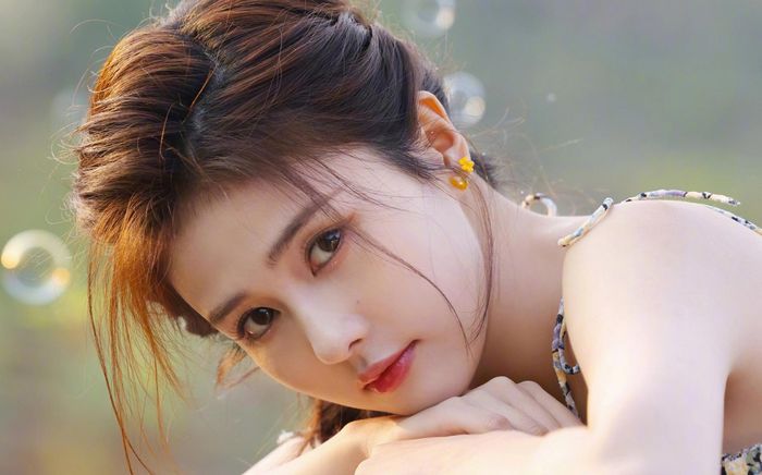 Bạch Lộc công khai có con, danh tính bố đứa bé là người cực thân quen?