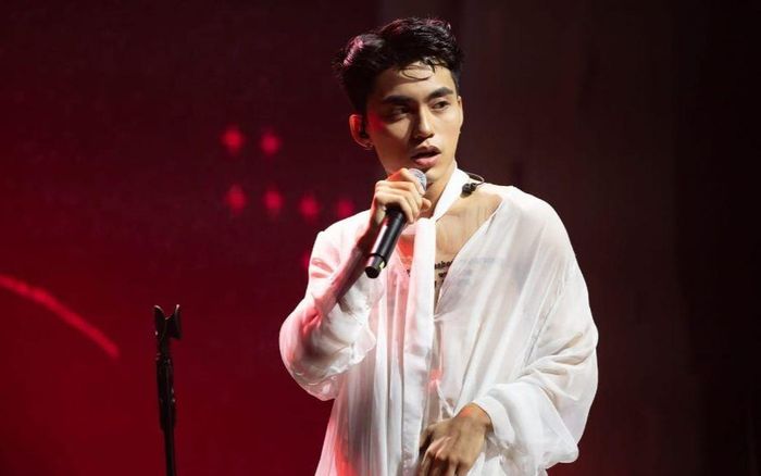 Thời thế tạo anh hùng, MONO dần lấn lướt anh trai Sơn Tùng ở nhiều khoản!