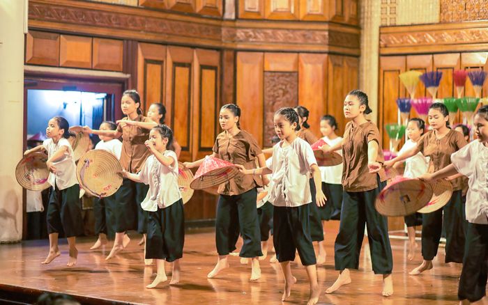 Gần 100 vũ công nhí đứng trên sân khấu ước mơ với vở đại vũ kịch về dòng chảy thời gian