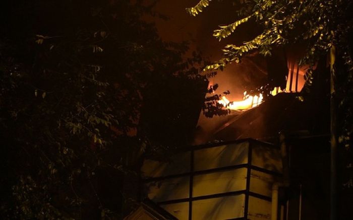 Cháy lớn ở một nhà hàng tại trung tâm TP.HCM, thực khách và nhân viên nháo nhào tháo chạy