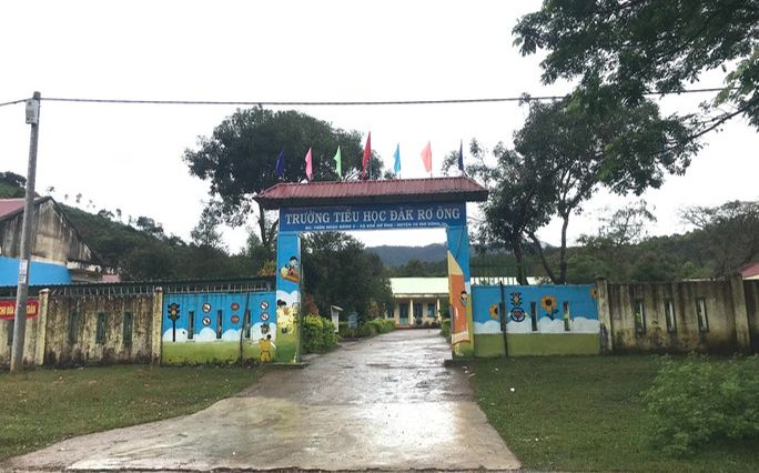 Bị tố 'ăn chặn', hiệu trưởng vội chi tiền chế độ cho học sinh nghèo