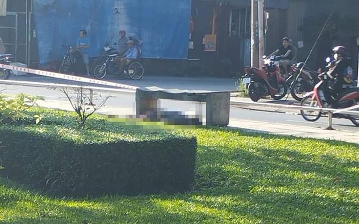 Đi tập thể dục ở công viên, người dân tá hỏa phát hiện thi thể trong tư thế úp mặt xuống bãi cỏ