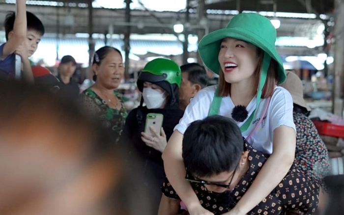 Puka và Gin Tuấn Kiệt lộ ảnh thân mật, chỉ một cử chỉ nhỏ của đàng trai khiến đàng gái cười tít mắt