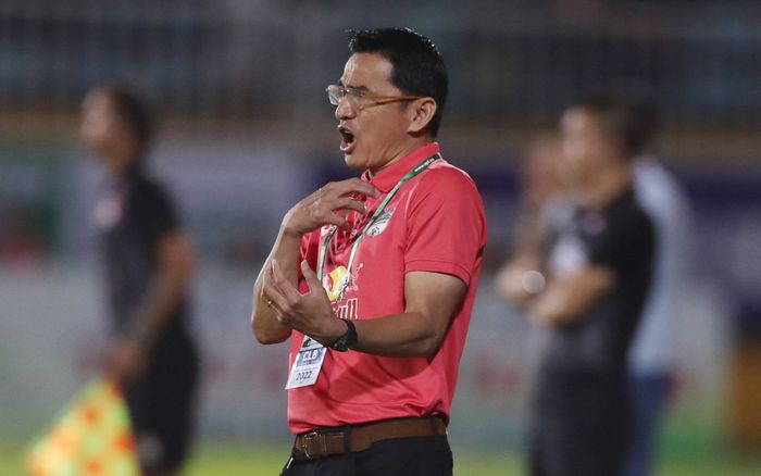 HLV Kiatisuk kéo dài mạch kỷ lục buồn trước tin đồn thay ông Park dẫn dắt tuyển Việt Nam