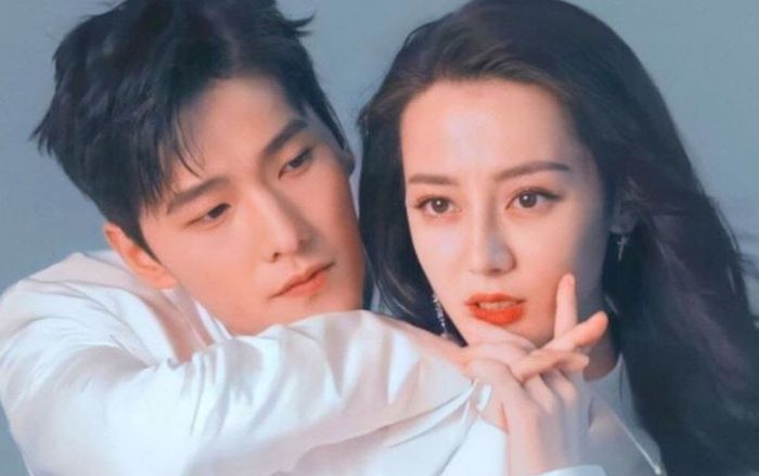 Địch Lệ Nhiệt Ba công khai mặc đồ đôi với Dương Dương, hint hẹn hò?