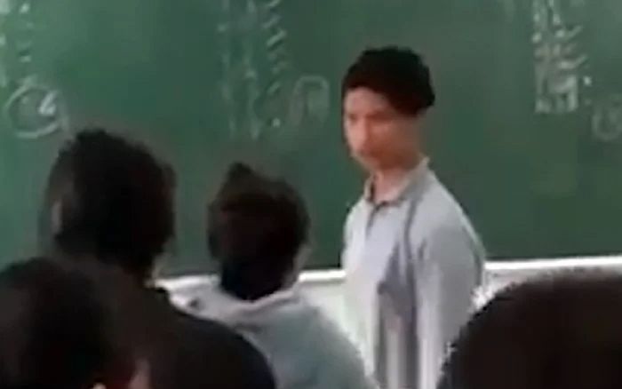 Nữ sinh xưng 'mày - tao' đấu khẩu với thầy giáo trong lớp bị đình chỉ học tập