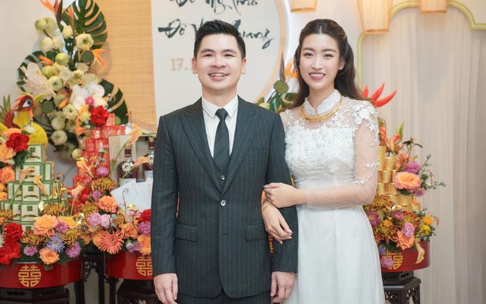 Vừa xong lễ ăn hỏi, Đỗ Mỹ Linh và chồng tỷ phú nhận được 'quà siêu to khổng lồ' của Hà Nội FC