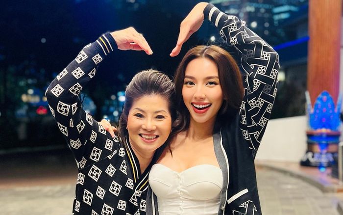 Bà Teresa và Thùy Tiên chỉ hát một câu tiếng Việt là thu về hàng triệu view: 'Chiến thần TikTok' là đây!